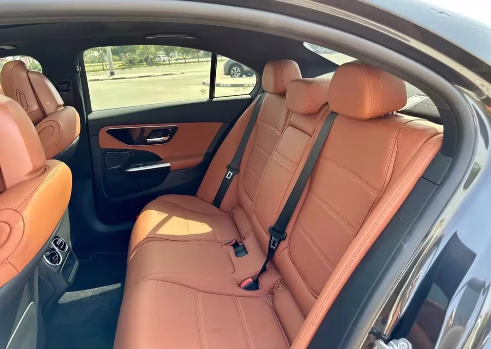 Mercedes C300 Dubai rental photo 4